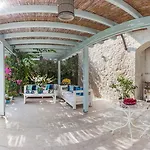 Alura Hotel