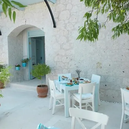 Alura 3*